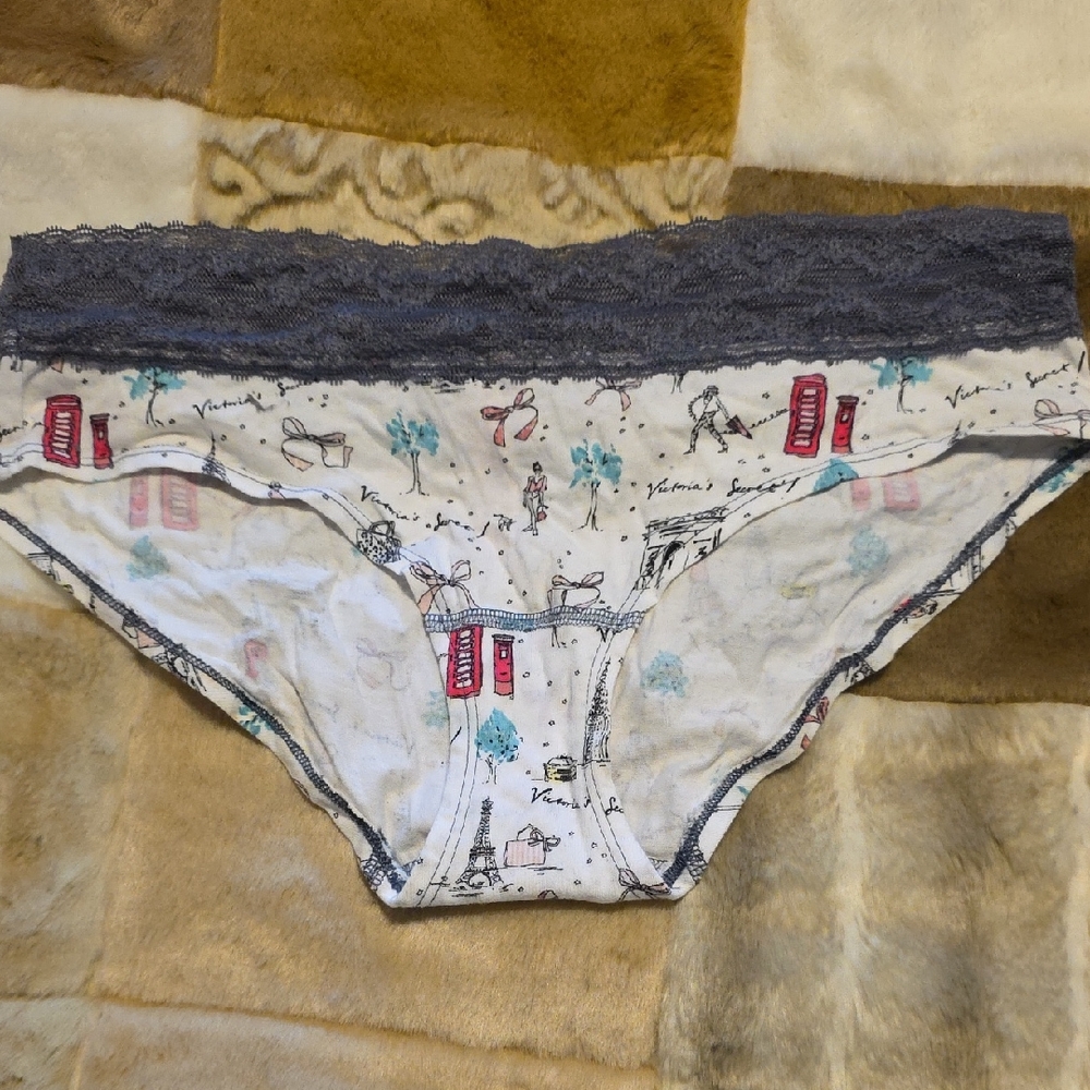 Victoria's Secret Gray and White Printed Panties
